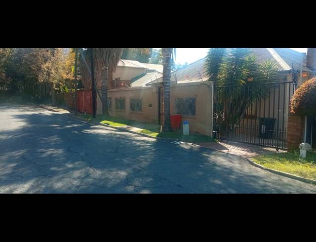 3 BEDROOM HOUSE FOR SALE IN KENSINGTON